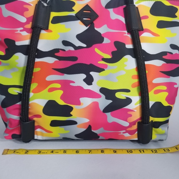 Kendall and Kylie Camo Bag - Picture 11 of 11